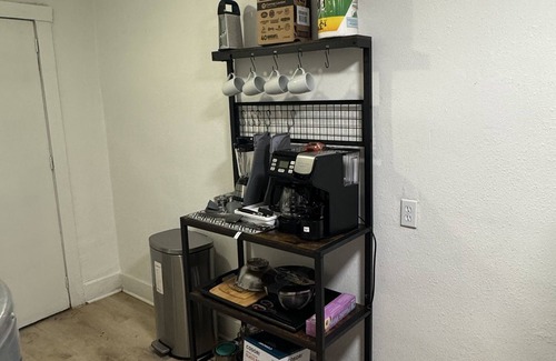 West Dallas Apartment | Chic 1-bedroom apartment with AC, WiFi in fabulous Dallas