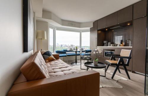 Bloor-Yorkville House | Chic 1BR plus Den Condo Near ROM and CN Tower