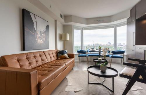 Bloor-Yorkville House | Chic 1BR plus Den Condo Near ROM and CN Tower