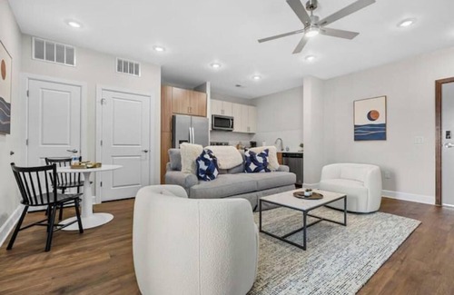 The Gulch Apartment | Chic 1BR Steps from The Gulch & Broadway