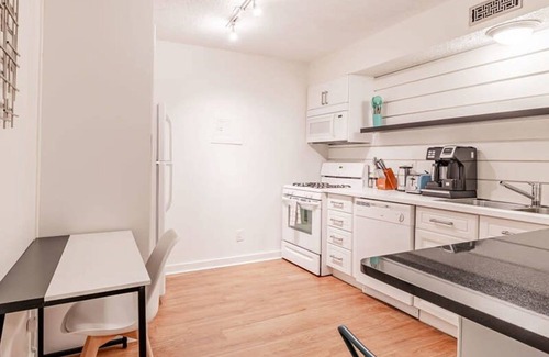 Brentwood Apartment | Chic 2BR Near Triangle With King Beds Fast Wifi