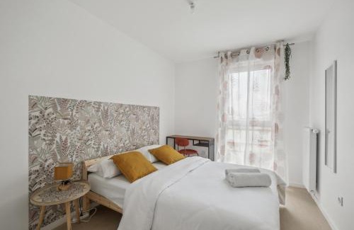 Cergy Apartment | Chic and spacious apart with parking