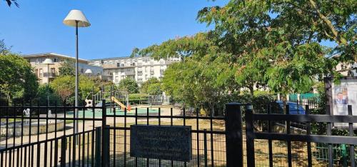 Le Bourget Apartment | Chic Appartement Design et Securise avec parking, Proche Paris I CDG