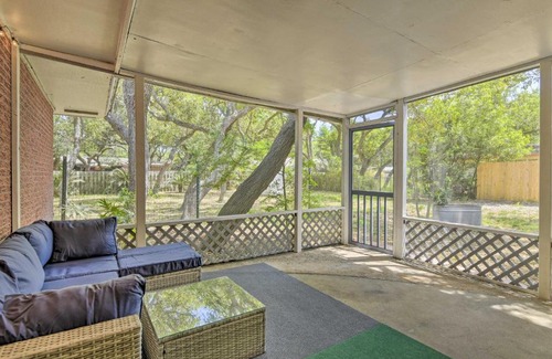 Ingleside Apartment | Chic Condo with Screened Patio about 13 Mi to Beach