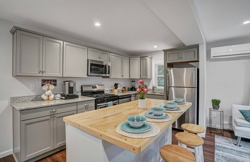 Greenwood Lake House | Chic, Cozy, Newly-Remodeled Cottage with Deck