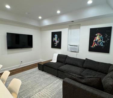 Grand Boulevard Apartment | Chic Euro City Getaway- Close to Downtown