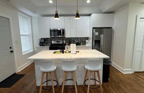 Grand Boulevard Apartment | Chic Euro City Getaway- Close to Downtown