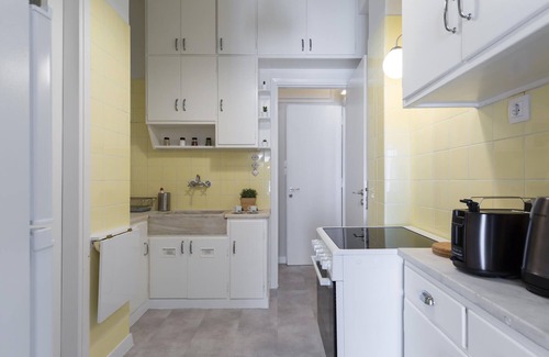 Plaka Apartment | Chic Flat in the Heart of Athens