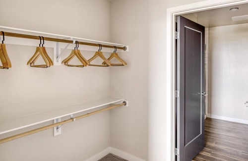 Golden Triangle Apartment | Chic Golden Triangle 2BR w/ Pool, Gym & W/D, next to Park, by Blueground