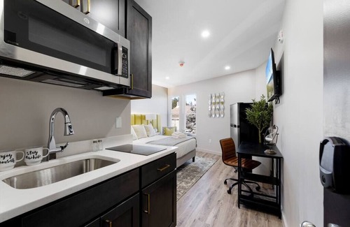 Middletown Condo | Chic Haven: Modern and Stylish and Cozy Ambiance