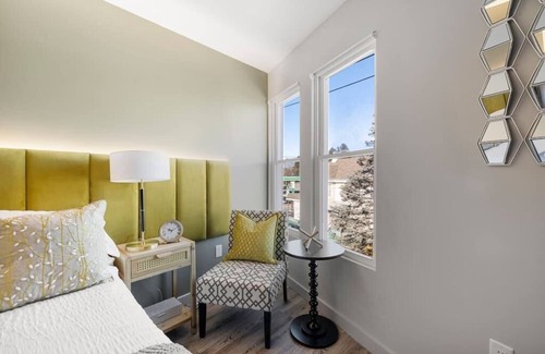 Middletown Condo | Chic Haven: Modern and Stylish and Cozy Ambiance