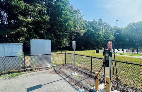 Medford Apartment | Chic Queen size bedroom with AC, WiFi in Serene Medford next to Beautiful parks