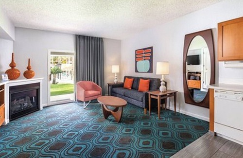 Old Las Palmas Resort | Chic resort with 1 bedroom and WiFi, fitness room in delightful Palm Springs