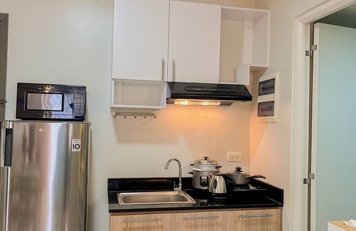 Puerto Princesa City Centre Apartment | Chic Ruby Studio: Balcony, Private Pool, Gym Access