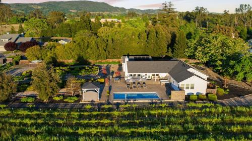 Sonoma House | Chic Sonoma Oasis w Pool Bocce Hot Tub Minutes to Downtown