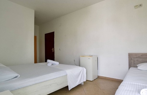 Gjerana Apartment | Chic Studio Flat w Garden in Ulcinj