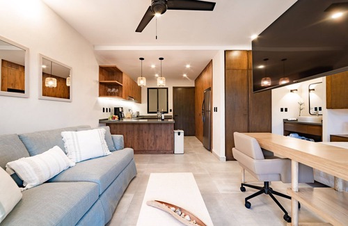 Jimenez Condo | Chic Studio in Downtown Santa Cruz