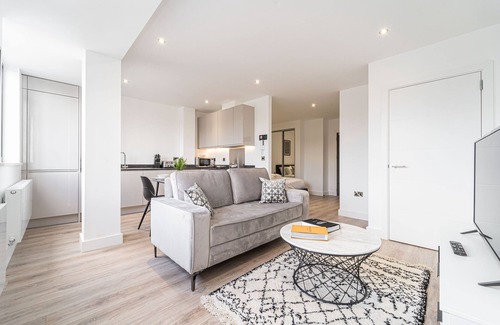 Barnt Green Apartment | Chic Studio in Solihull Centre, NEC