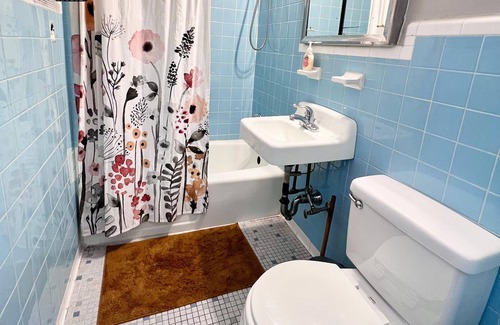 Sutton Place Apartment | Chic studio in vibrant New York