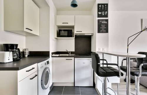 Bezons Apartment | Chic studio near Paris - La Defense