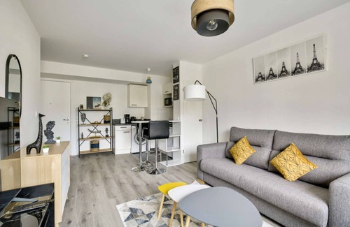 Bezons Apartment | Chic studio near Paris - La Defense