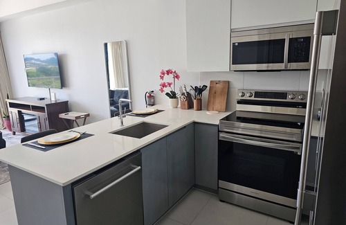 Mandeville Condo | Chic Studio Retreat w/King Bed, Fireplace + Pool