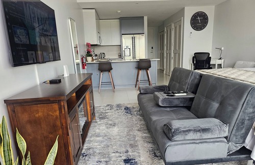 Mandeville Condo | Chic Studio Retreat w/King Bed, Fireplace + Pool