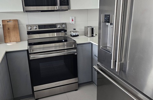 Mandeville Condo | Chic Studio Retreat w/King Bed, Fireplace + Pool