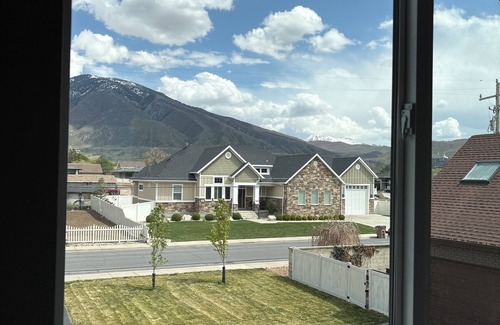 Draper Apartment | Chic studio with AC and WiFi in Draper Sleeps up to 4 w/sofa bed & 1 car garage