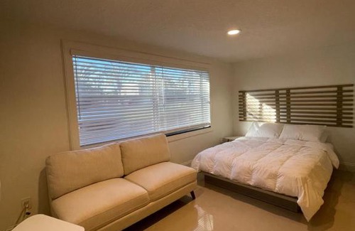 Lake Worth House | Chic suite by the Beach