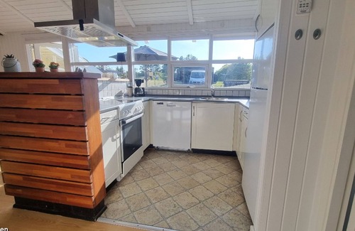 Lonstrup House | Chic vacation home with 4 bedrooms, 2 bathrooms and enclosed terrace