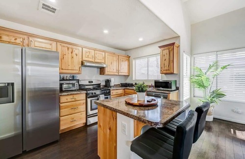 Summerlin House | Chic Vegas Retreat: Near Top Attractions