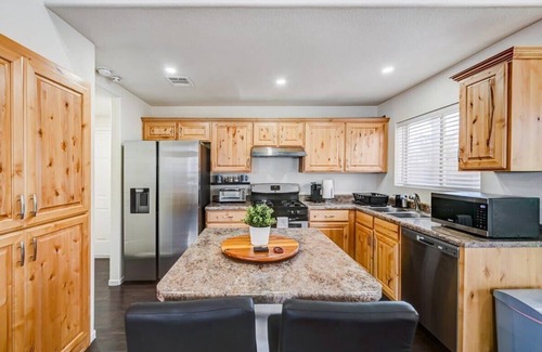 Summerlin House | Chic Vegas Retreat: Near Top Attractions