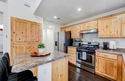 Summerlin House | Chic Vegas Retreat: Near Top Attractions