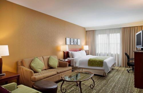 Bedford Park Hotel | Chicago Marriott Midway