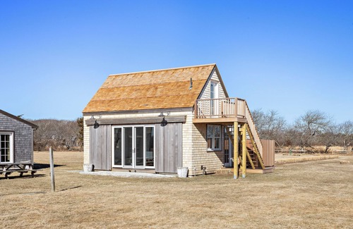 Chilmark House | Chilmark 1-bedroom Bunk house, WiFi, AC. Private Beach, Pets. No kitchen