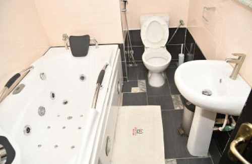 Benin City Cabin | Choice Gate Hotel - Presidential Suite