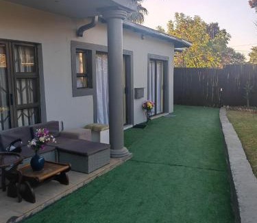 Rooihuiskraal Apartment | Choosers Express Boutique Hotel Room 3