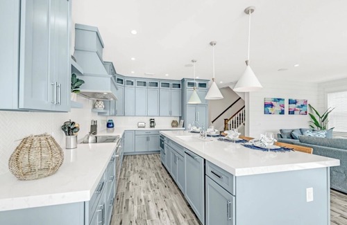 Bradenton Beach House | CHRISTMAS availability!Gorgeous 7 bedroom Beach house 2 minute walk to Beach!