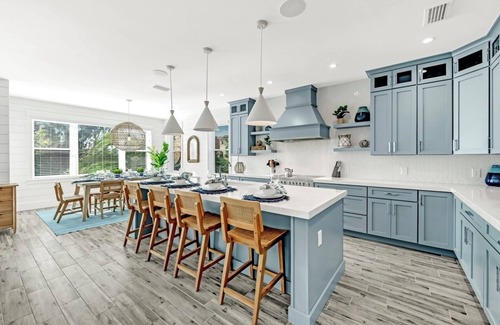 Bradenton Beach House | CHRISTMAS availability!Gorgeous 7 bedroom Beach house 2 minute walk to Beach!