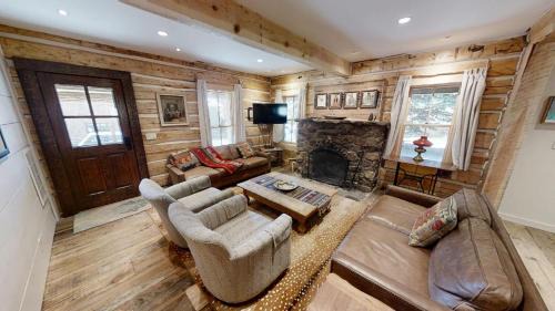 Red River House | Chula Vista Cabin - Pet Friendly - WiFi - Washer - Dryer - Fireplace - Grill