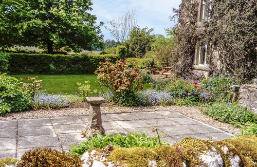 Newton Grange Cottage | CHURCH VIEW, family friendly, character holiday cottage in Biggin