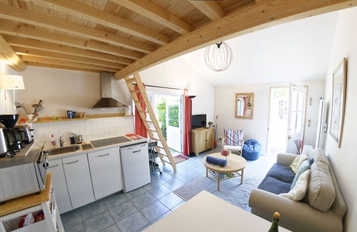 Sainte-Honorine-des-Pertes House | Circuit landing Chasse Spleen, house 4 pers + garden at the bottom of the property