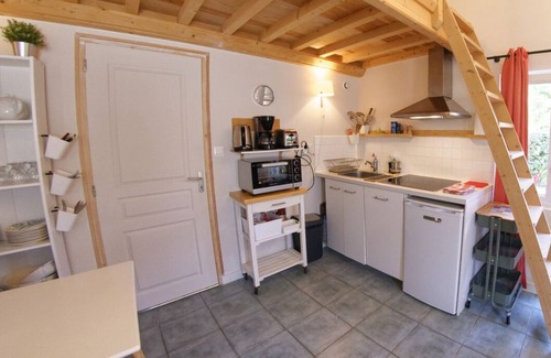 Sainte-Honorine-des-Pertes House | Circuit landing Chasse Spleen, house 4 pers + garden at the bottom of the property