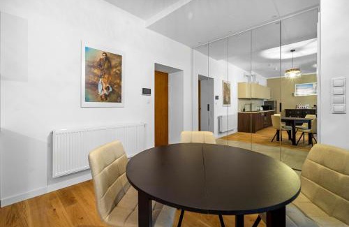 Srodmiescie Południowe Apartment | City Centre Piękna Street