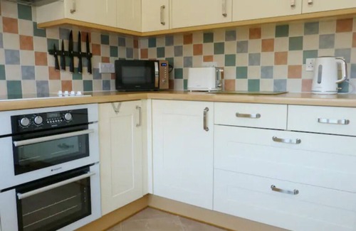 Salisbury Cottage | City Haven 10 min walk Cathedral & City + Netflix