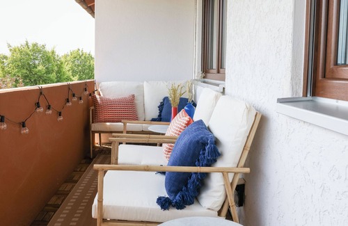 Frickenfelden Apartment | City Jewel/6 min to the lake/Bike storage/Central location/Green view