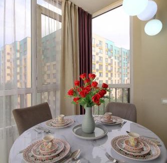 Almaty Apartment | City Plus 5 этаж витражные окно