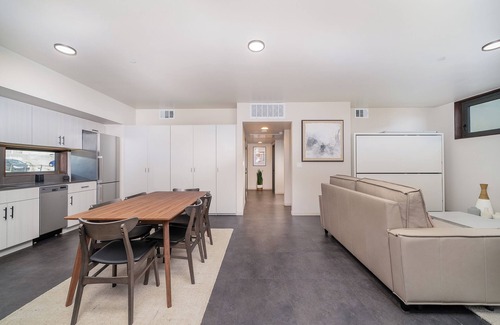 Middletown Apartment | City24 Hotel Little Italy Mission Hills