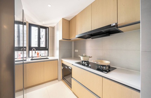 Downtown Shanghai Apartment | CityHome-Modern 3BRs 2Baths CAC&Fheating